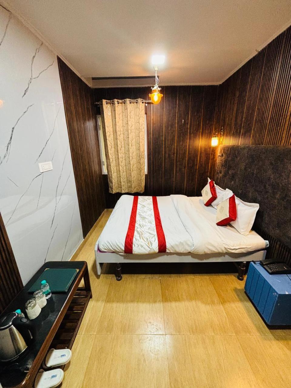 Hotel Amar Массури Экстерьер фото