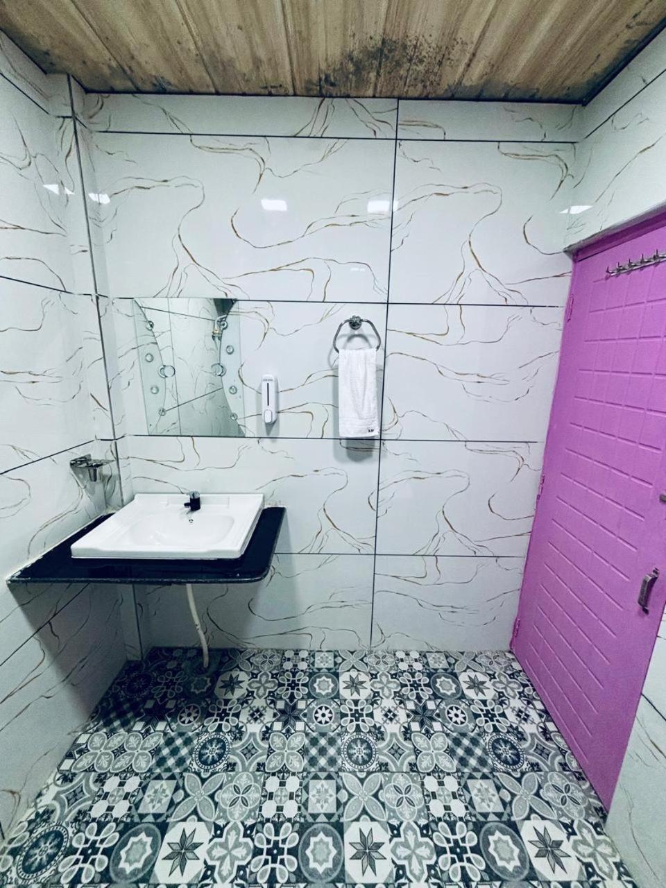 Hotel Amar Массури Экстерьер фото