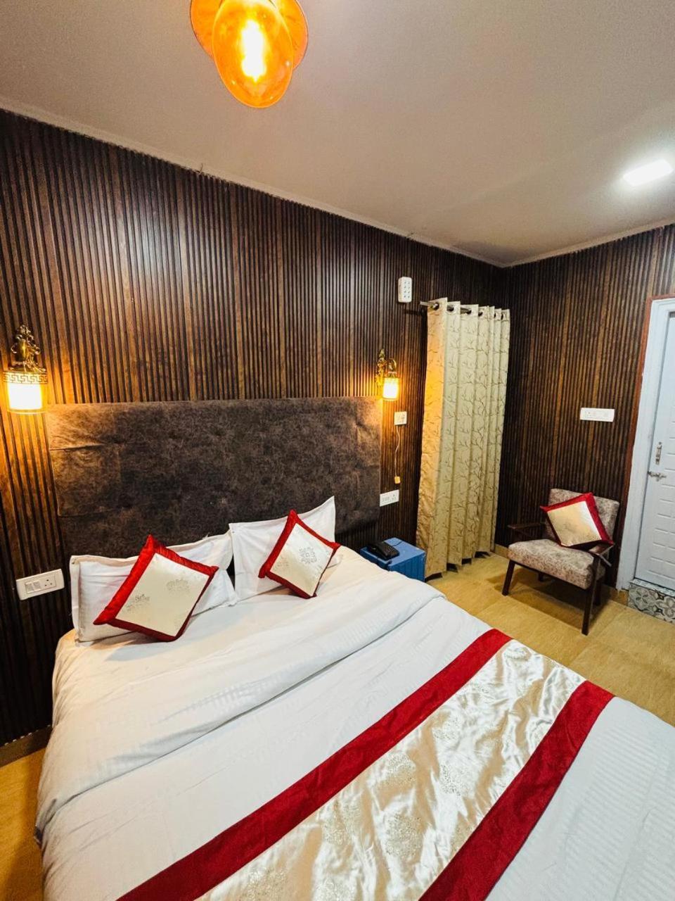 Hotel Amar Массури Экстерьер фото