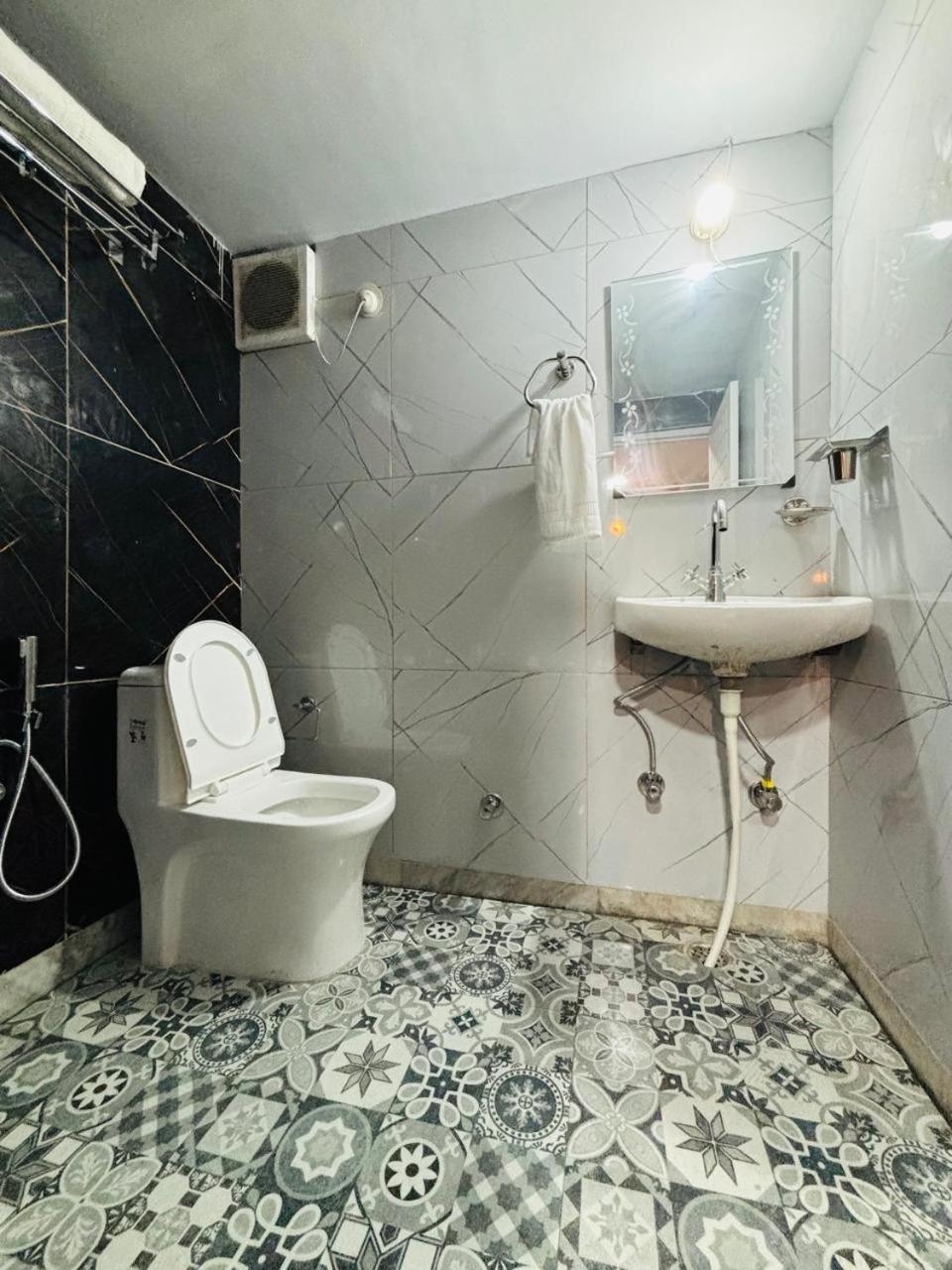 Hotel Amar Массури Экстерьер фото