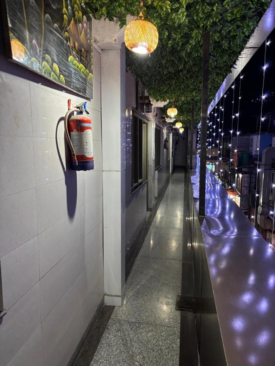 Hotel Amar Массури Экстерьер фото