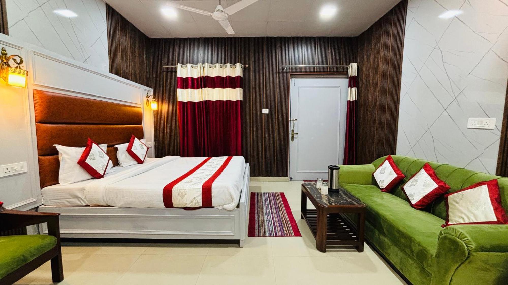 Hotel Amar Массури Экстерьер фото